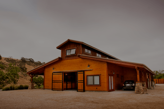 This monitor style barn home has everything you need to take care of your horses.